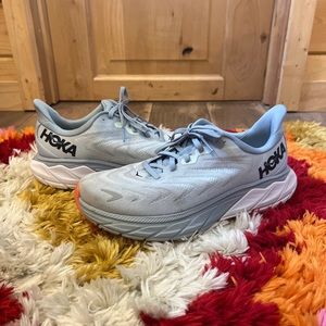 Hoka One One Arahi 6 - Women’s Size 9 - Air Blue Fog & Orange